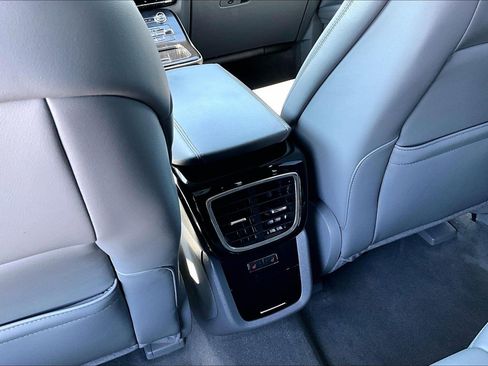 Used 2021 Lincoln Nautilus Reserve FWD image 10