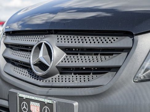 Used 2018 Mercedes-Benz Metris Passenger image 9