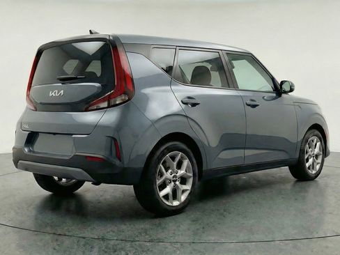Used 2025 Kia Soul LX w/ LX Technology Package FWD image 9
