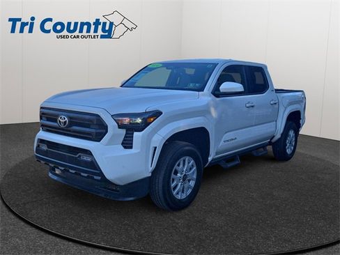 Certified 2024 Toyota Tacoma SR5 image 3