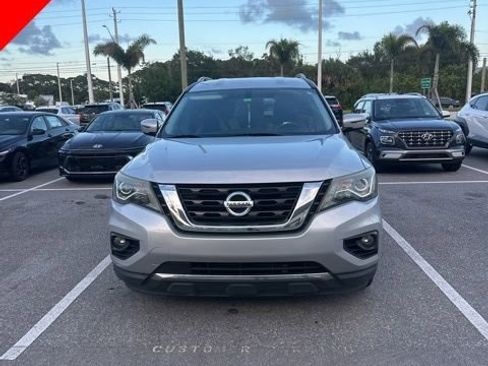 Used 2017 Nissan Pathfinder SV FWD image 1