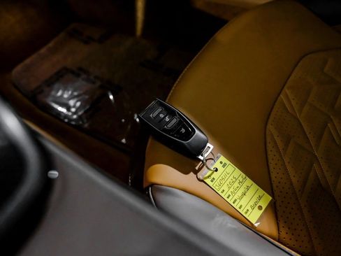 Used 2025 Aston Martin Vanquish RWD image 48