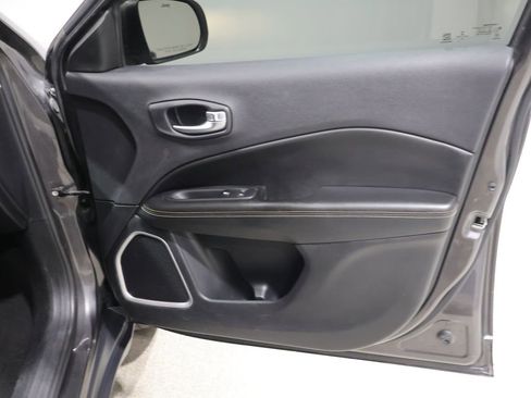 Used 2018 Jeep Compass Latitude w/ Cold Weather Group AWD/4WD image 22