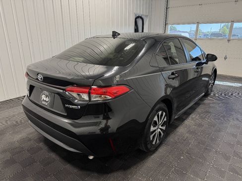 Used 2022 Toyota Corolla LE FWD image 3