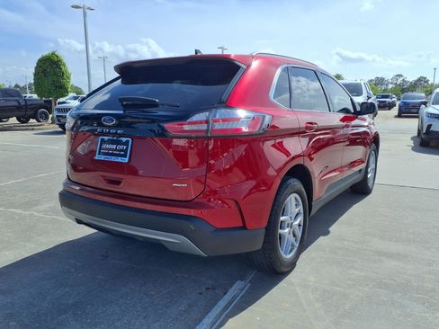 Used 2024 Ford Edge SEL w/ Convenience Package image 4