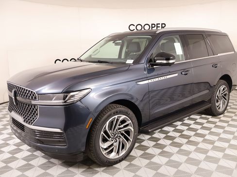 New 2026 Lincoln Navigator Premiere AWD/4WD image 10