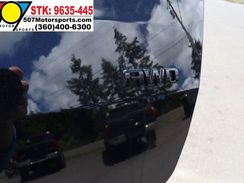 Used 2019 Chevrolet Trax LT w/ Sun & Sound Package AWD/4WD image 16