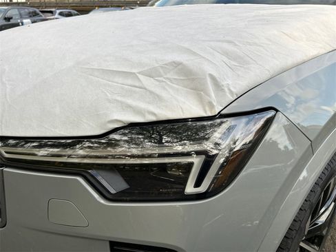 New 2026 Volvo XC90 B6 Plus w/ Protection Package Premier image 7