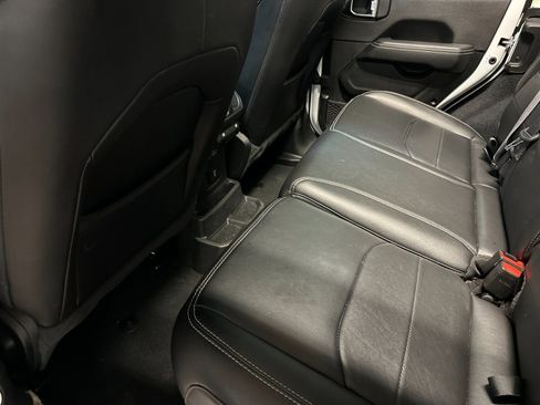 Used 2022 Jeep Wrangler Unlimited Sahara w/ Cold Weather Group image 11