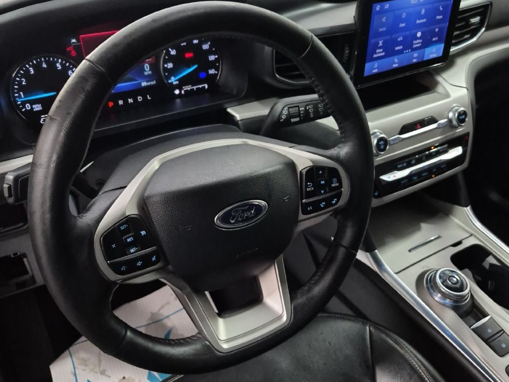 Used 2023 Ford Explorer XLT w/ Equipment Group 202A RWD image 7