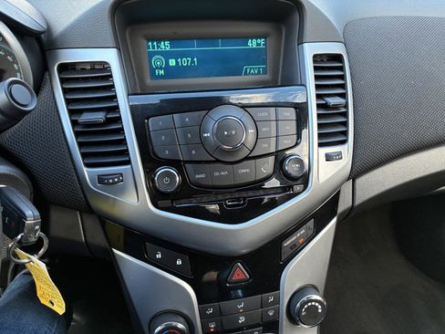Used 2014 Chevrolet Cruze LT image 11