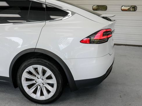 Used 2020 Tesla Model X AWD/4WD image 25