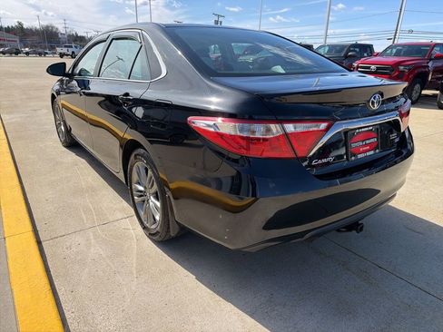 Used 2016 Toyota Camry SE w/ Moonroof Package image 6