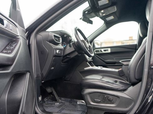Used 2020 Ford Explorer XLT w/ Equipment Group 202A image 14