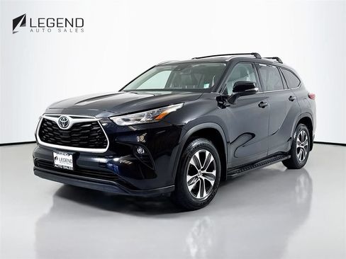 Used 2020 Toyota Highlander XLE AWD/4WD image 1