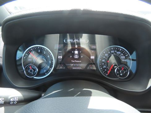 Used 2023 RAM 1500 Laramie AWD/4WD image 28