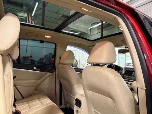Used 2013 Volkswagen Tiguan SEL image 17