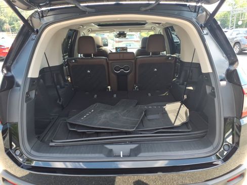 Used 2025 Honda Pilot Elite image 16