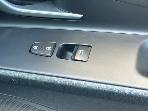 Used 2023 Hyundai Elantra Limited FWD image 21
