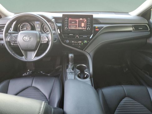 Used 2024 Toyota Camry SE image 12