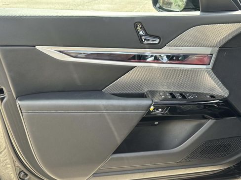 Certified 2023 BMW 760i xDrive AWD/4WD image 18