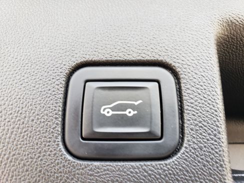 Used 2022 Chevrolet Equinox LT w/ Driver Convenience Package FWD image 13