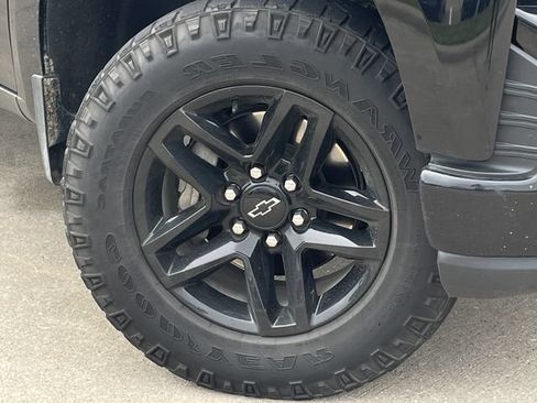 Used 2022 Chevrolet Silverado 1500 Custom Trail Boss w/ LPO, Dark Essentials Package AWD/4WD image 9