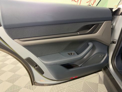Used 2022 Porsche Taycan image 17