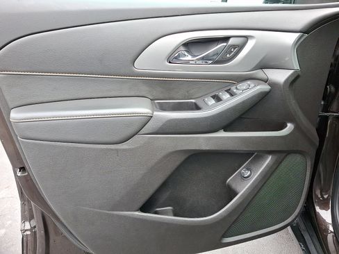 Used 2019 Chevrolet Traverse LT image 11