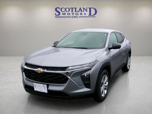 Used 2026 Chevrolet Trax LS w/ Driver Confidence Package FWD image 2