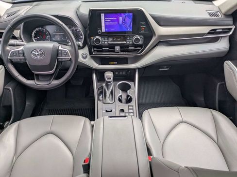 Used 2023 Toyota Highlander XLE FWD image 16