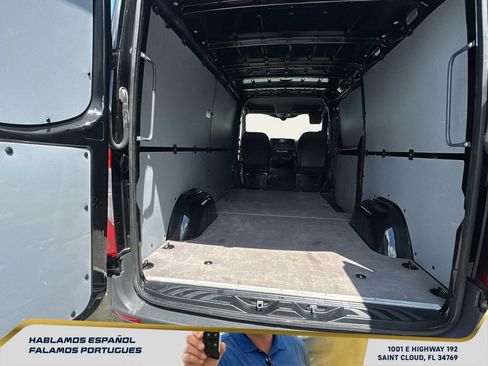 Used 2024 Mercedes-Benz Sprinter 2500 image 25