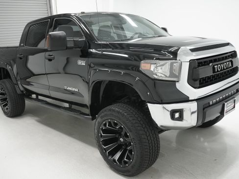 Used 2014 Toyota Tundra SR5 w/ SR5 Upgrade Package AWD/4WD image 3