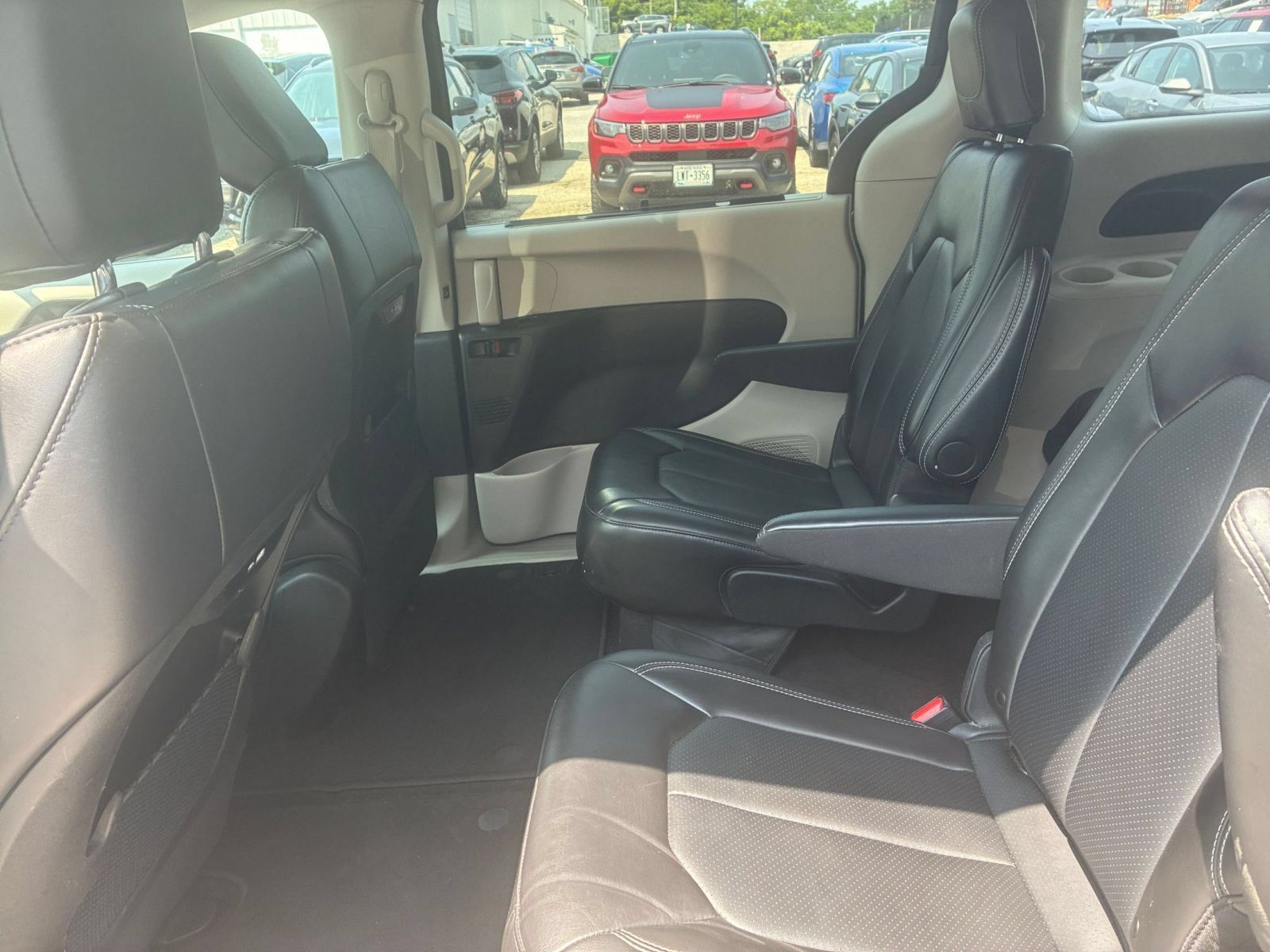 Used 2024 Chrysler Pacifica Touring-L FWD image 20