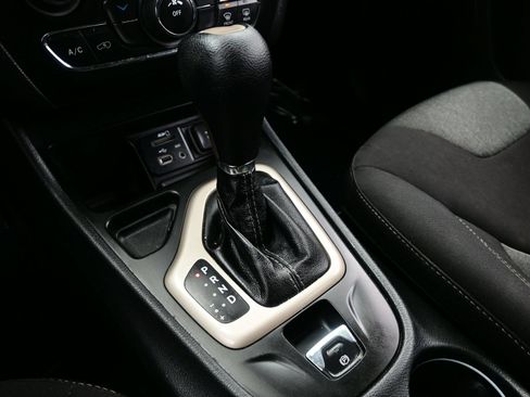 Used 2014 Jeep Cherokee Latitude FWD image 22