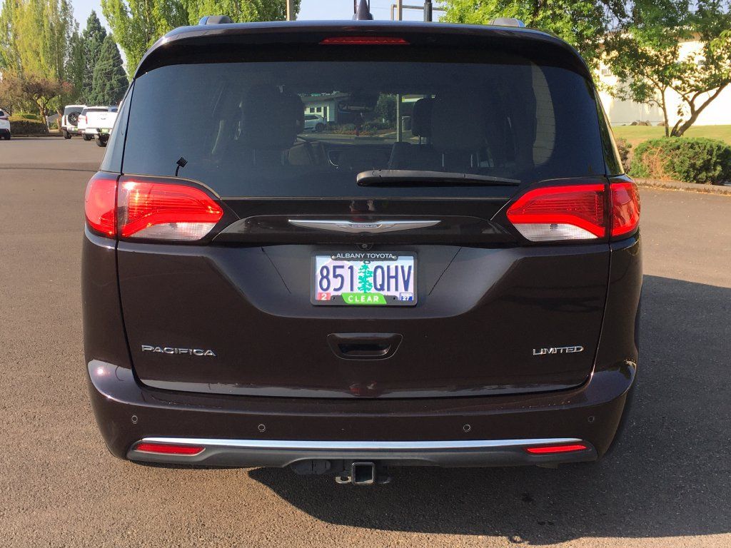 Used 2017 Chrysler Pacifica Limited FWD image 5
