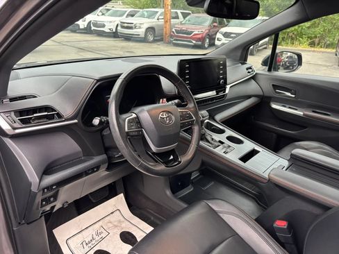 Used 2021 Toyota Sienna XSE AWD/4WD image 11