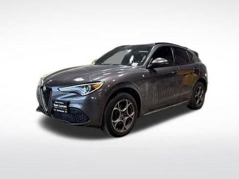 Used 2022 Alfa Romeo Stelvio Ti image 2
