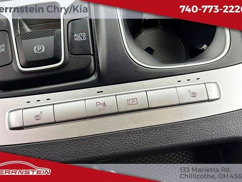Used 2022 Kia Carnival LX FWD image 22