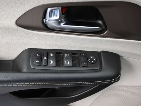 Used 2024 Chrysler Voyager LX FWD image 19