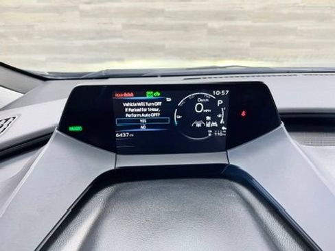 Used 2025 Toyota Prius Plug-In Hybrid FWD image 4