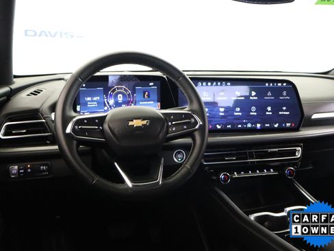 Used 2025 Chevrolet Traverse LT image 16