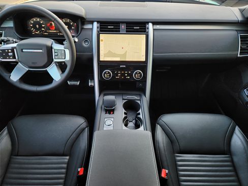 New 2025 Land Rover Discovery Dynamic SE image 26