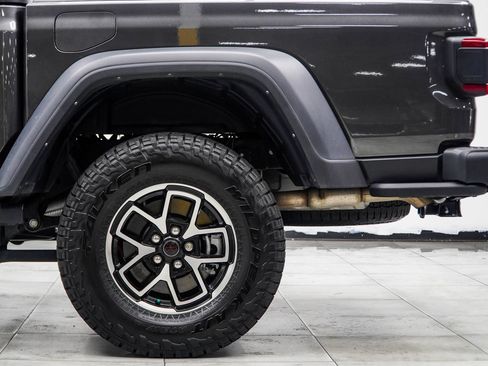 Used 2024 Jeep Gladiator Rubicon w/ Technology Group AWD/4WD image 16