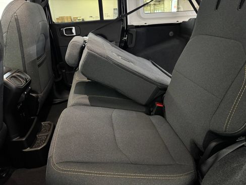 Used 2024 Jeep Wrangler Unlimited Sahara AWD/4WD image 28
