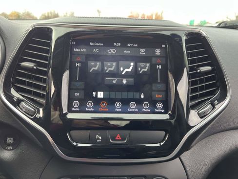 Used 2019 Jeep Cherokee Limited image 23