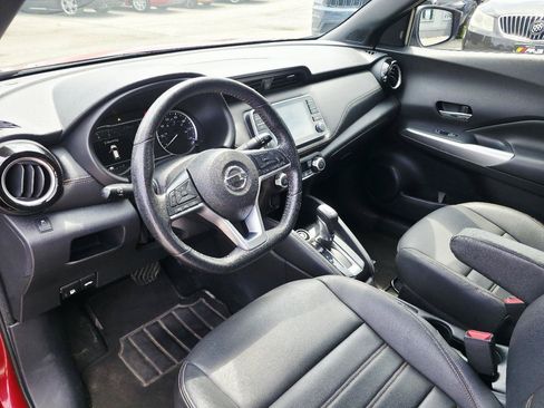Used 2019 Nissan Kicks SR w/ SR Premium Package FWD image 10