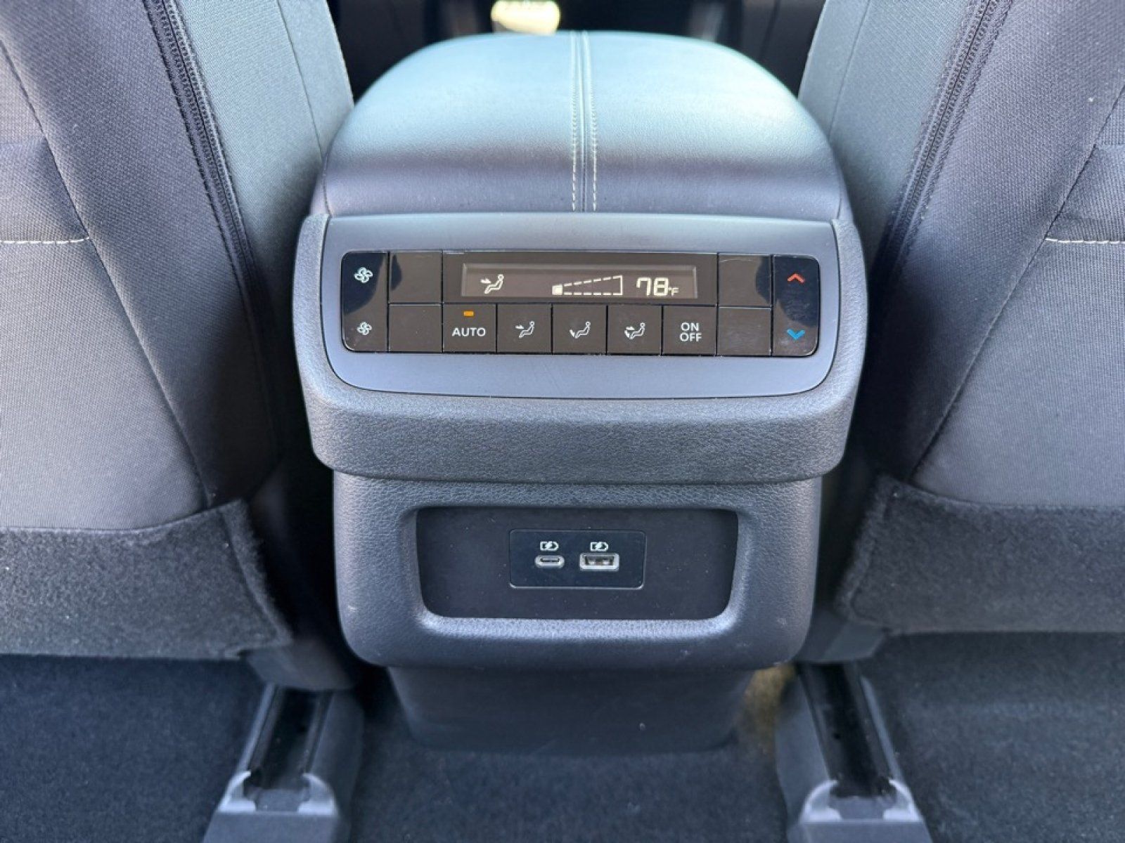 Used 2025 Nissan Pathfinder SV FWD image 32