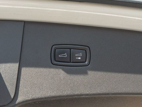 Used 2023 Porsche Cayenne Platinum Edition image 35