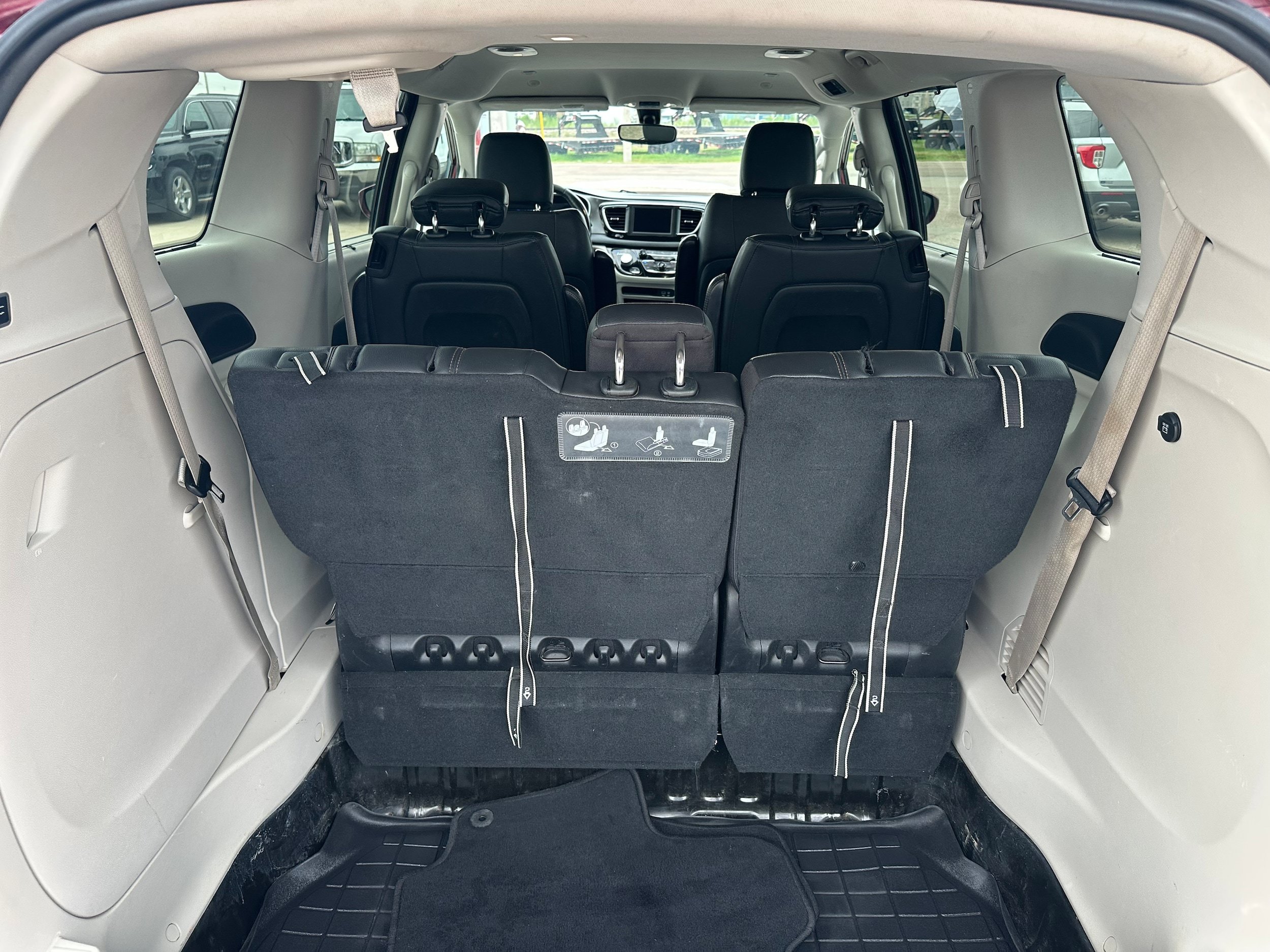Used 2020 Chrysler Pacifica Touring-L FWD image 34